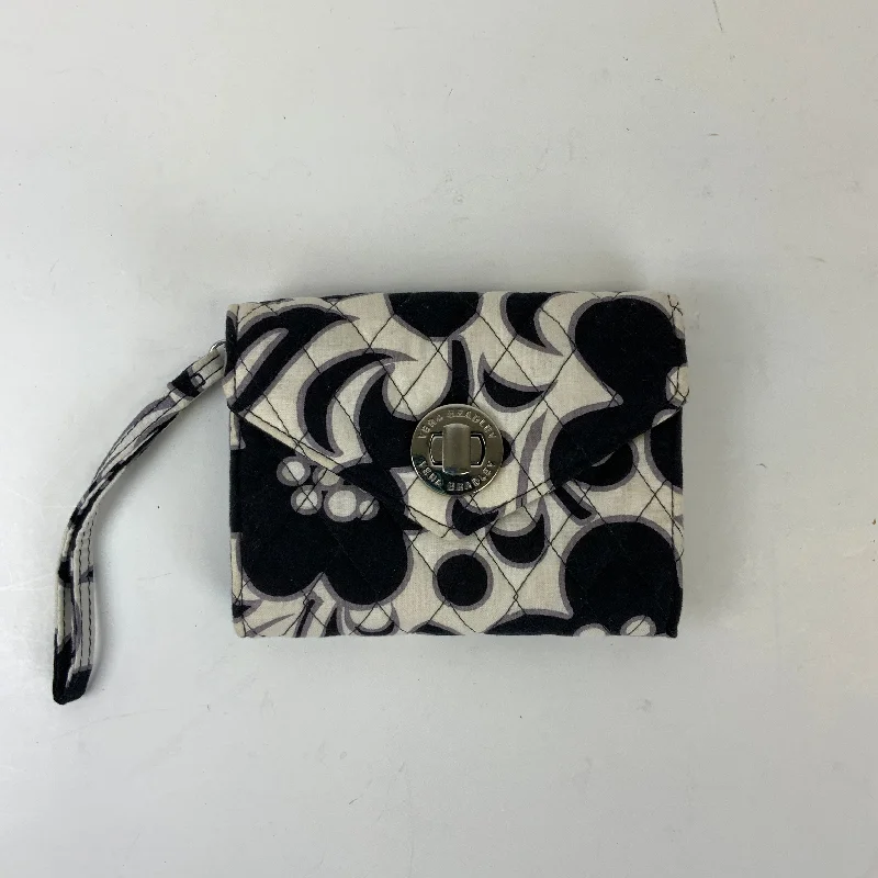 Wallet By Vera Bradley  Size: Medium